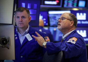 Asian markets slide as tech valuations worry investors