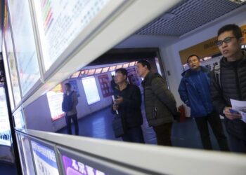 China’s youth jobless rate drops to 17.3% in October