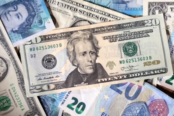 Dollar set for biggest weekly fall in four months, Fed in focus