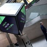UK stocks post weekly declines as energy and financials lag