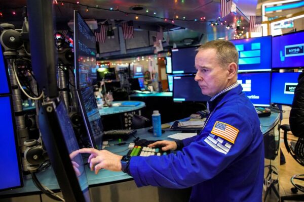 Wall St edges higher as economic data boosts Fed rate-cut bets