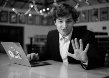 Stanford’s star reporter takes on Silicon Valley’s ‘money-soaked’ startup culture