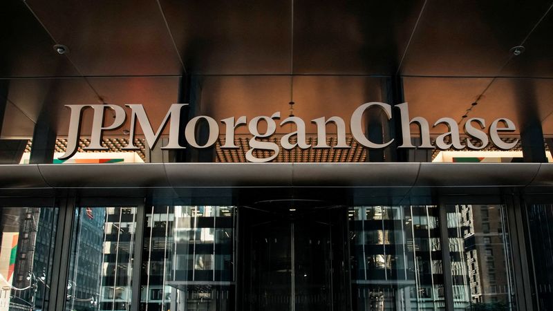 J.P. Morgan’s global chair of investment banking to retire, memo says