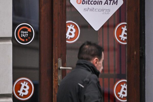 Bitcoin price falls as BlackRock and Fidelity ETFs see heavy outflows