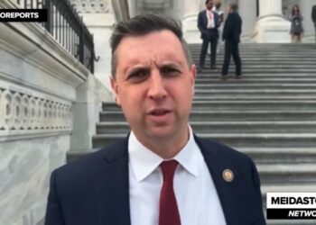 ‘Kristi Noem’s an Idiot’: Congressman Shreds DHS Secretary Who ‘Didn’t Even Realize That There Was Gonna Be Video’ of ICE Killing