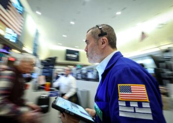 US bank stocks fall as investors await credit card rate cap deadline