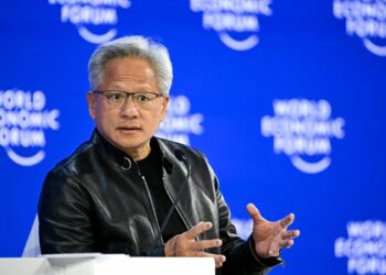 Tech CEOs boast and bicker about AI at Davos