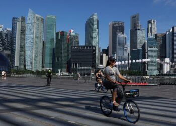 Singapore raises 2026 growth forecast on global economic momentum and AI demand