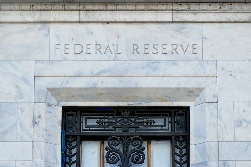 Fed minutes show officials grappling with policy split, impact of AI on economy