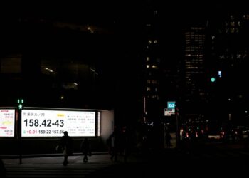 Dollar languishes as Asia markets reopen to renewed tariff turmoil