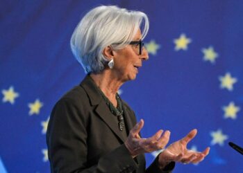 Analysis-Under siege from politics, central bankers fight back