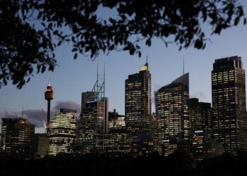 Australia economy picks up speed in Q4, stretches supply