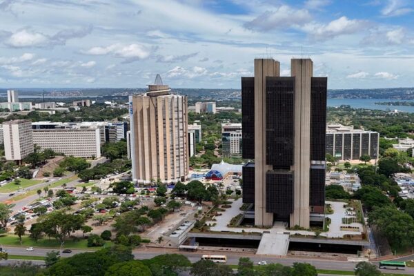 Brazil central banker urges serenity in assessing impact of higher oil prices