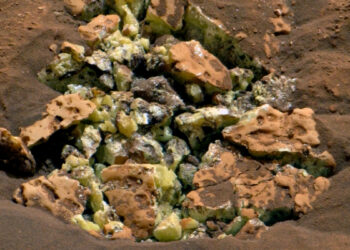 Curiosity Cracked Open a Rock on Mars And Revealed a Huge Surprise