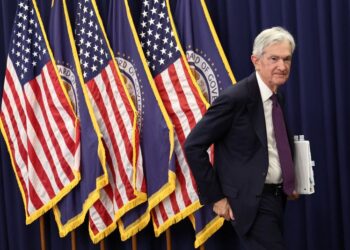 US economy ’quite resilient’, should keep growing above 2%, Fed’s Powell says