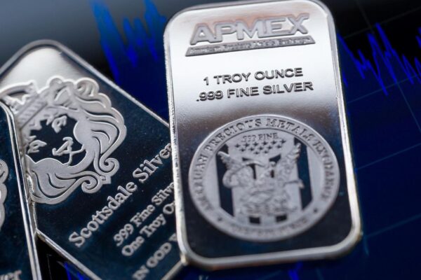 Gold And Silver Prices Surge As Oil Falls