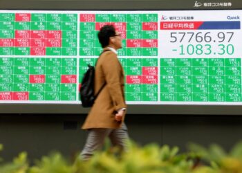 Oil falls, stocks climb as investors hope for progress in Iran war talks