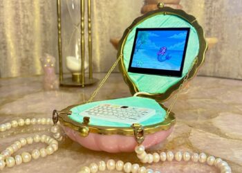 Cyberdecks are having a moment, rejecting big tech surveillance with style and substance