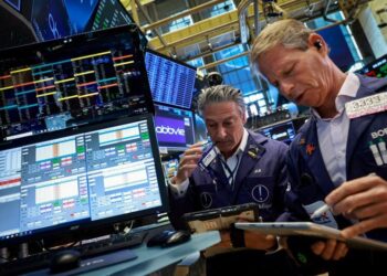 Wall Street indexes fall more than 1%, hit by tech, Iran war worries