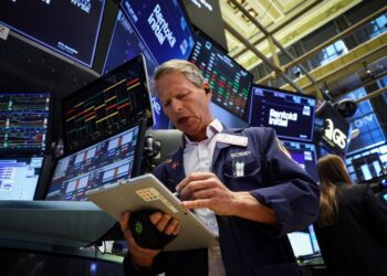 Wall Street ends up on Iran war peace deal hopes, SpaceX’s historic debut