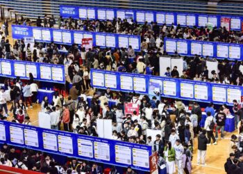 China Cuts 12,200 University Programs, Replaces Many With AI Degrees