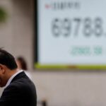 Asian shares fall as chipmakers drag; US jobs data looms