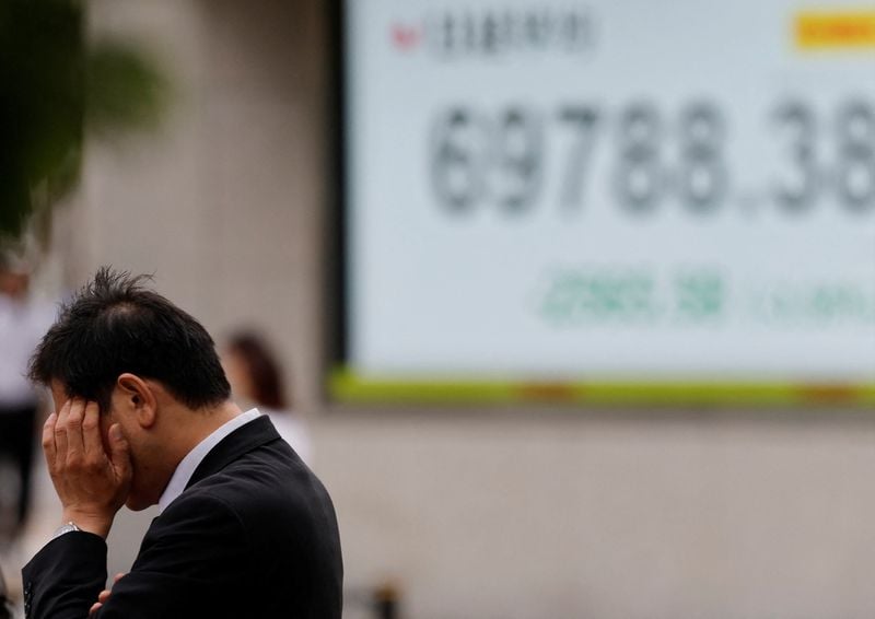 Asian shares fall as chipmakers drag; US jobs data looms