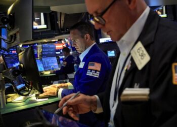 Trading Day: Stocks dip as sluggish July shuffles in