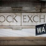Investors look for Fed clues, earnings signs as tech wobbles 