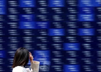 Asian shares climb on chip rally, oil jumps as Gulf hostilities resume