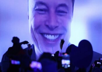 Elon Musk repeatedly one-upped his execs on SpaceX’s first earnings call